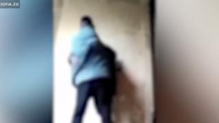 Поредна брутална агресия! 12-годишен преби свой съученик и го засне на ВИДЕО 18+