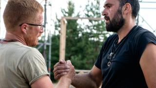 Жестока сеч във "Фермата", участниците са на тръни СНИМКИ