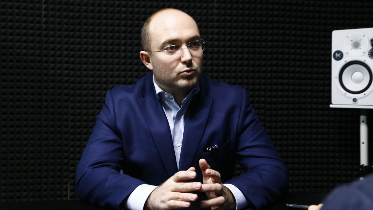 Г. Георгиев с ексклузивни разкрития пред БЛИЦ TV за скандалния ремонт на жълтите павета, черните рекорди и... Лена Бориславова!