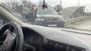 Мрежата гръмна с култови коментари за тежка катастрофа в София: Всичко става паприкаш! СНИМКИ