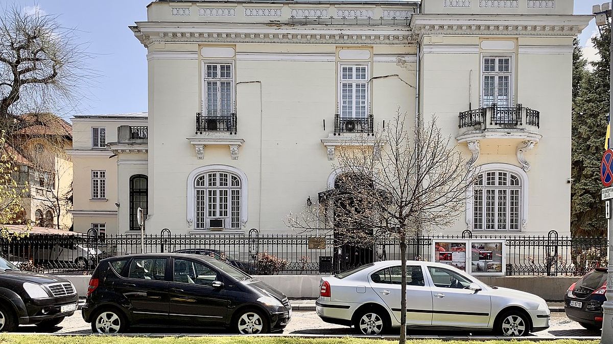 Хорърът продължава! Още украински посолства са получили опасни пакети 