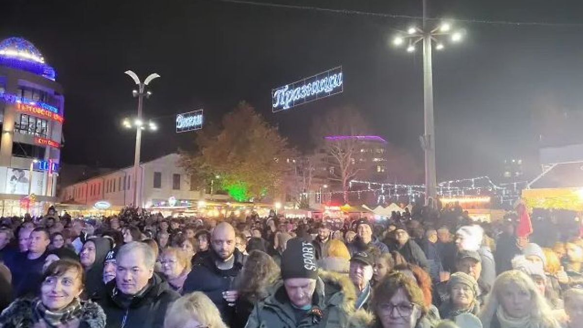 Радев кацна директно от Тирана в Бургас... Ето защо НА ЖИВО
