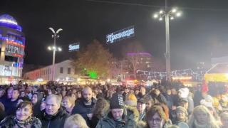 Радев кацна директно от Тирана в Бургас... Ето защо НА ЖИВО