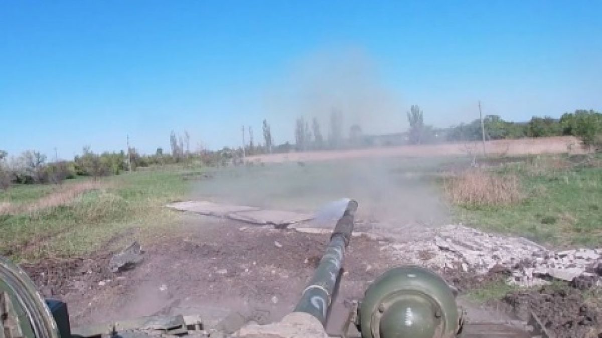 ВИДЕО от войната: Боеве на руски танкисти с ВСУ на Лисичанския фронт