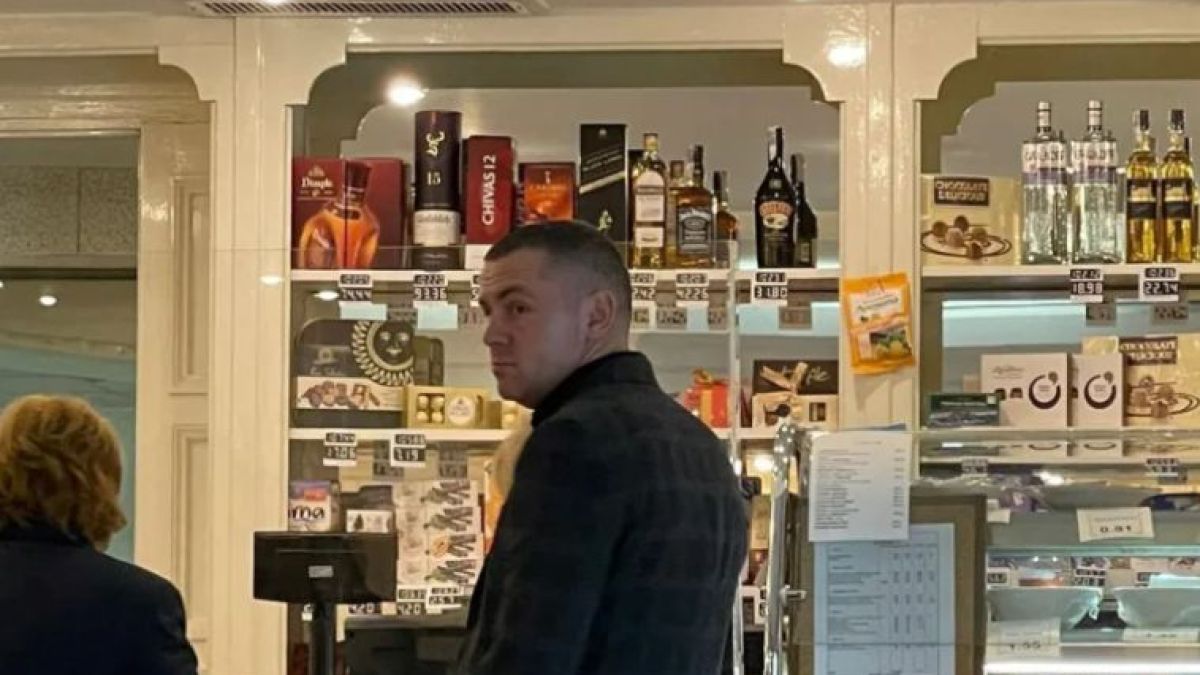 Щадящата диета в стола на парламента се услади на депутата Ицо Хазарта СНИМКИ 
