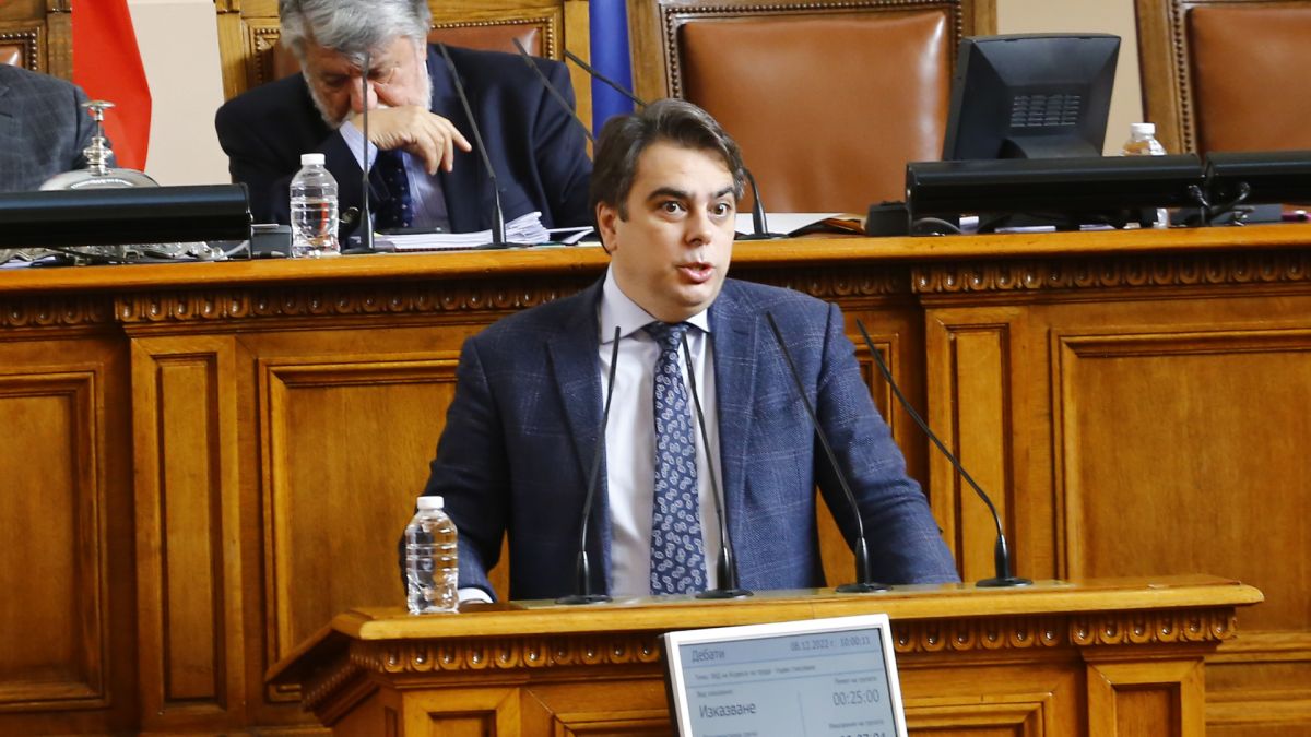 Асен Василев с първи думи след разкритията на прокуратурата 