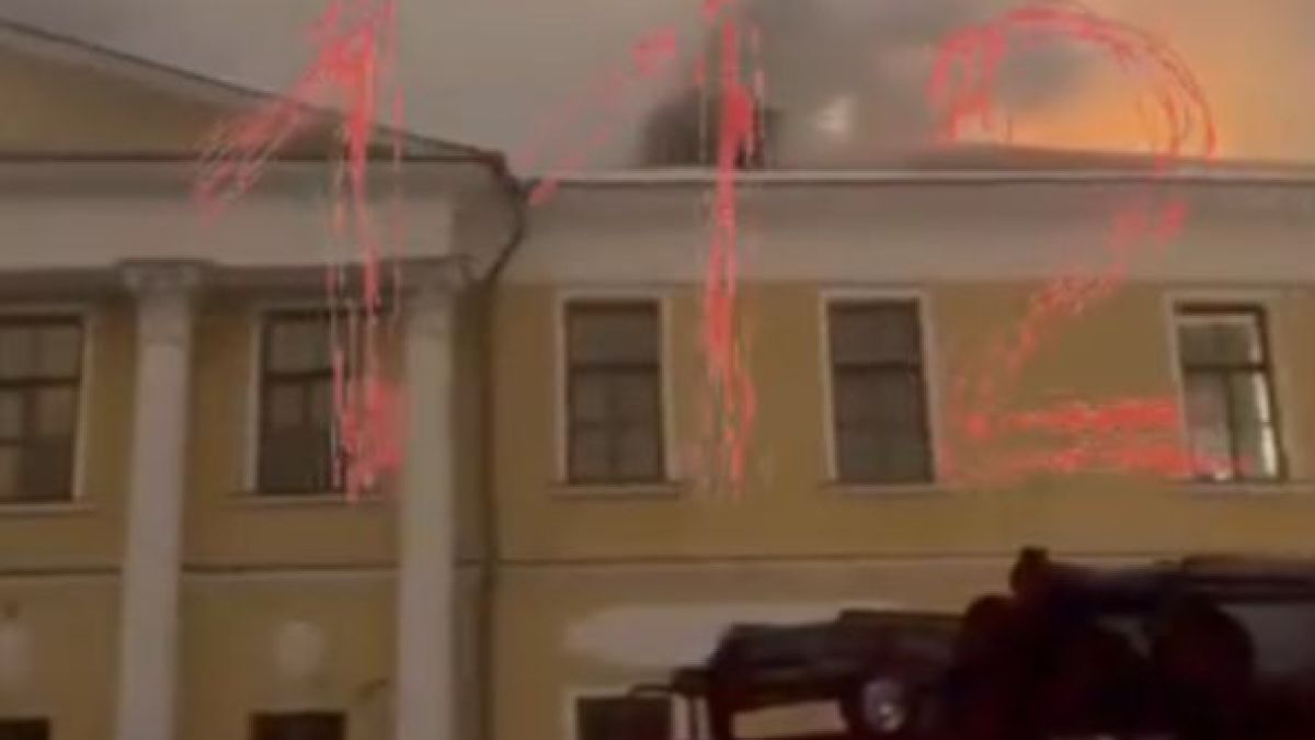 Извънредно от Москва: Гори музеят на Пушкин ВИДЕО