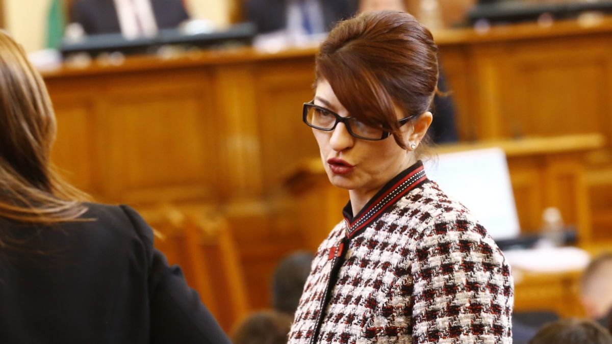 Пагубно бъдеще очаква България, ако пропуснем този исторически момент, предупреди Атанасова
