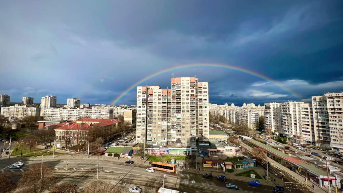Столичани от всички квартали погледнаха нагоре и ахнаха СНИМКИ 