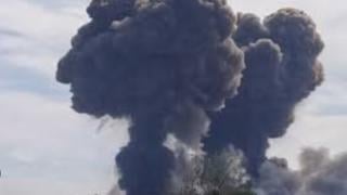 ВИДЕО от войната: Жителите на Симферопол заснеха силна експлозия над града