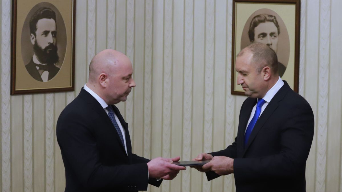 Политолгът Панчугов разкри с какъв трик Габровски примамва всички партии