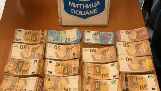Митничарите спипаха шофьор със златно дупе на пункта Видин-Калафат