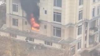 Касапница в Кабул! Въоръжени нахлуха в хотел с чужденци, хора скачат от прозорците ВИДЕО