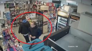 Това ли е най-наглият софийски крадец? Отмъкна текила, а после се върна за... ВИДЕО