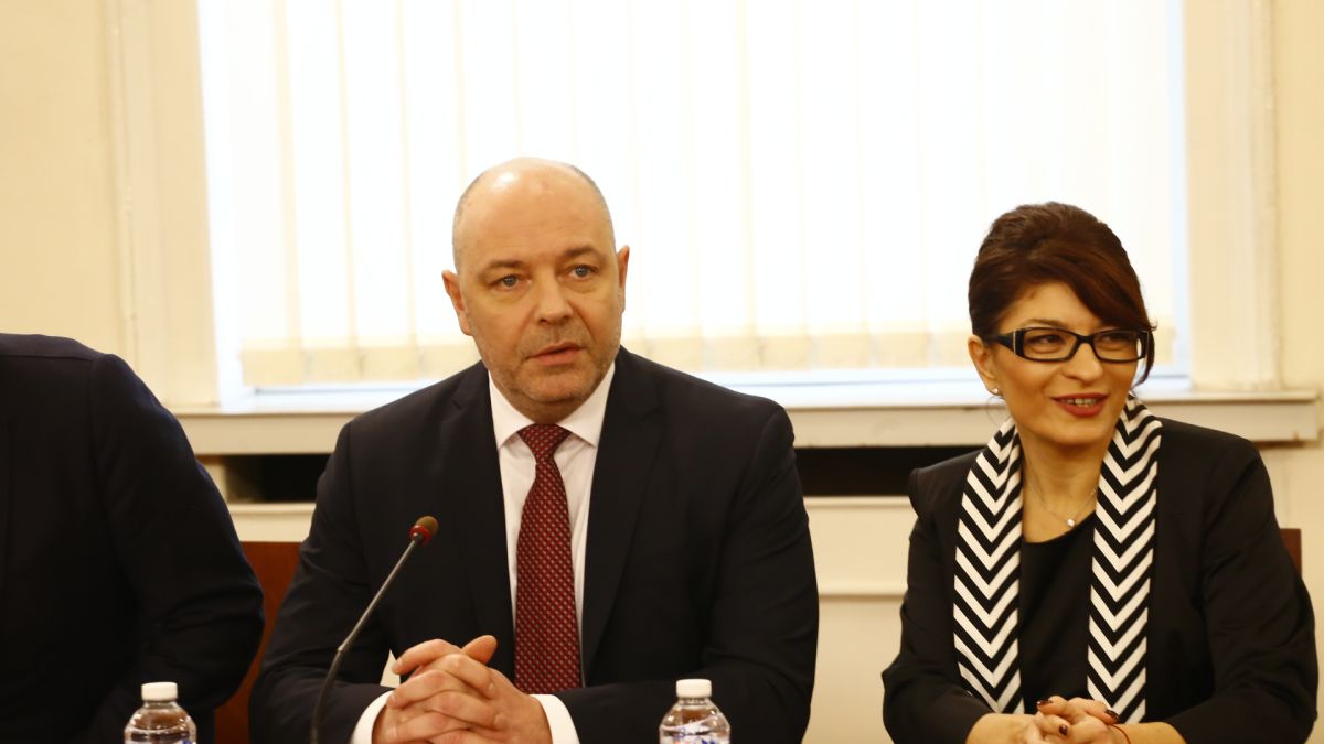 Анализатор изброи най-тъпите опорките срещу кабинета "Габровски"