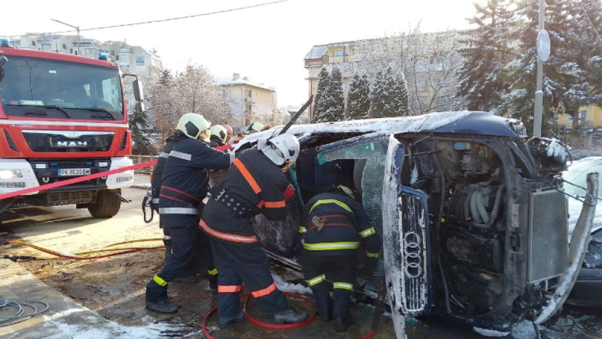 Спешните служби в Перник на крак след адско меле, ето какво се случи 