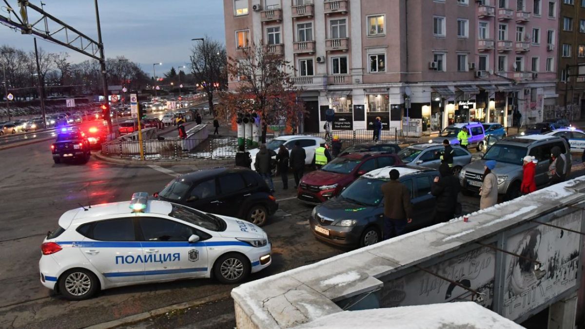 Нови СНИМКИ от верижния ад с пострадали на пъпа на София