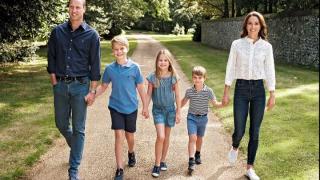 Уилям, Кейт и децата им публикуваха семейната коледна картичка СНИМКА