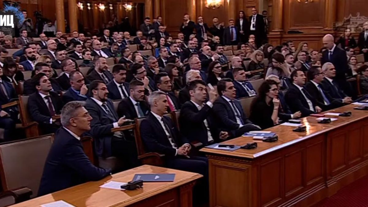 Виктор Димчев с мрачна прогноза кога развръзката с кабинета ще е факт