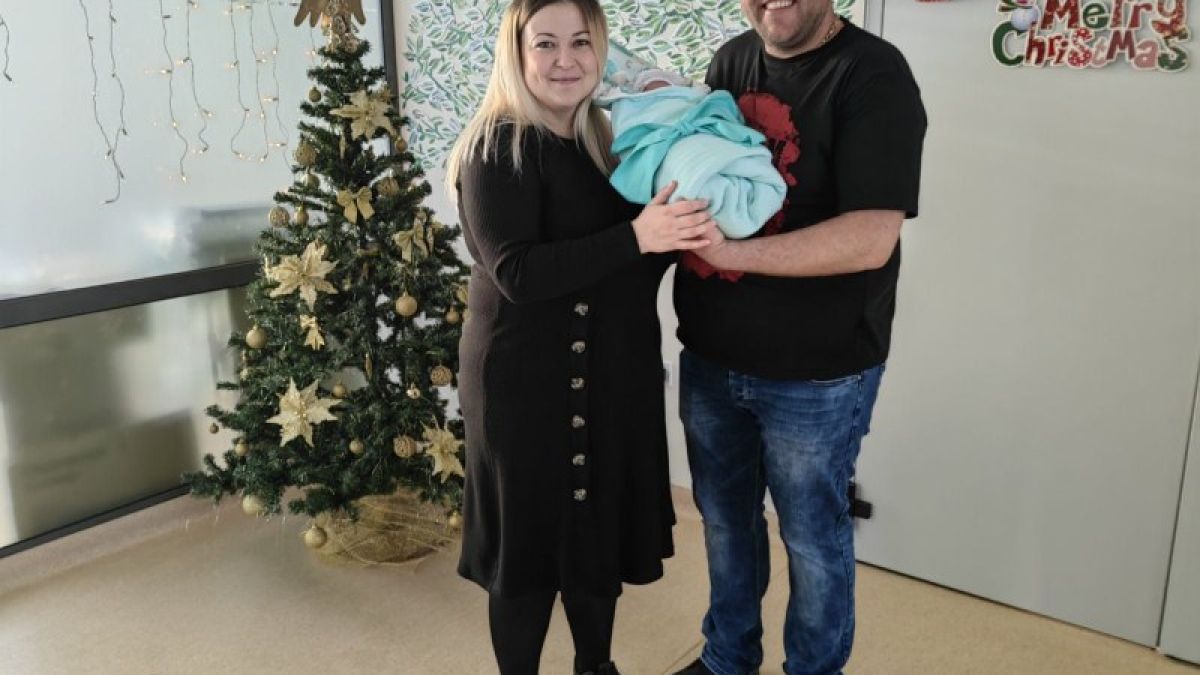 Чудо преди Коледа в пловдивска болница: Жена роди бебе за приказ след седем спонтанни аборта
