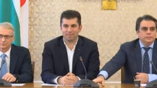 ПП и ДБ обявиха акад. Денков за кандидат-премиер, Асен Василев направи нещо грозно в НС