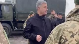 ВИДЕО от войната: Ракета прелетя над Порошенко по време на среща с ВСУ