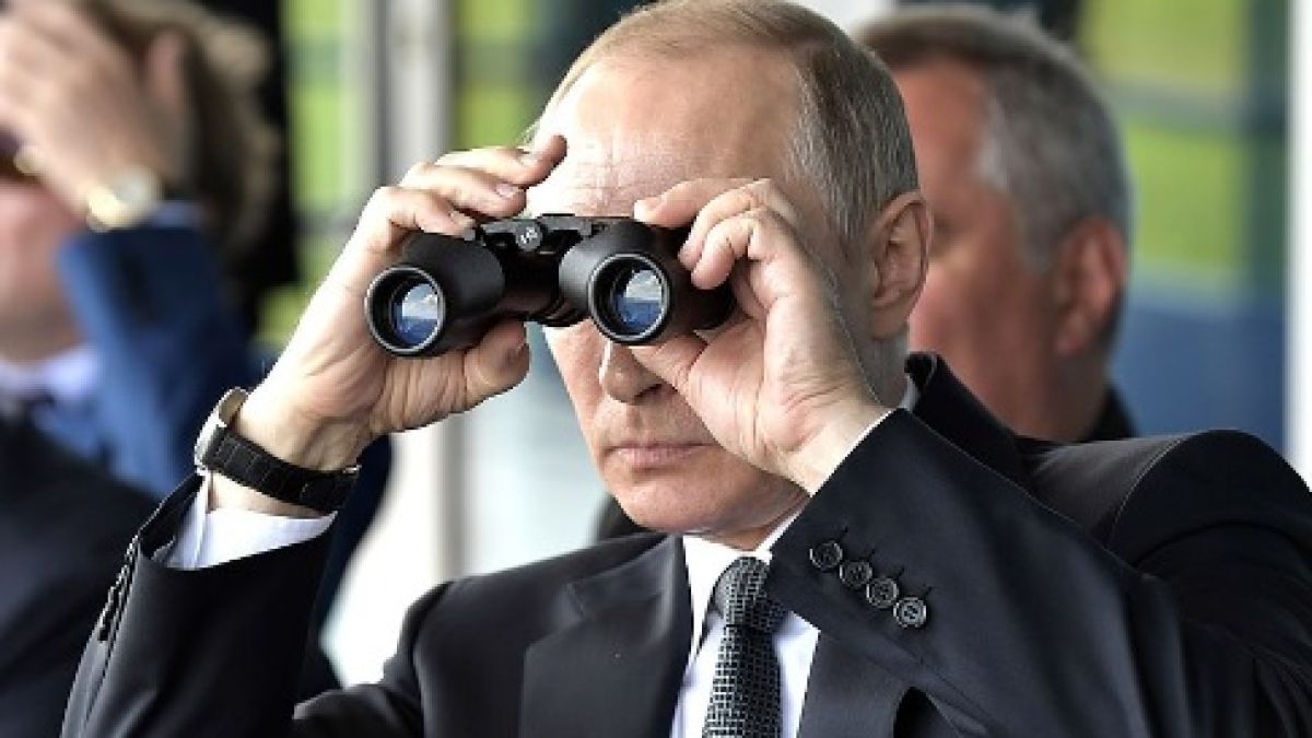 Путин посети щаба на руските въоръжени сили, участващи във войната ВИДЕО
