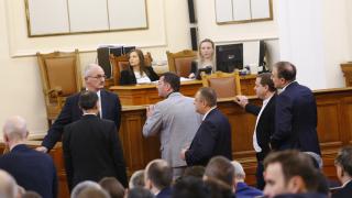 Взривяващ коментар: Държавата срещу “простолюдието”