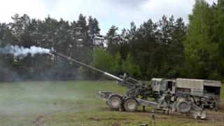 ВИДЕО от войната: Смъртоносни "Ланцет" унищожават американски гаубици M-777
