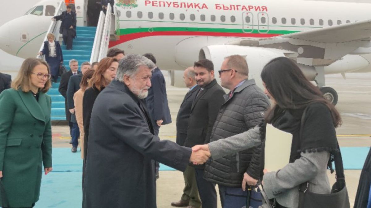 Вежди Рашидов кацна в Анкара и ето кой го посрещна СНИМКИ