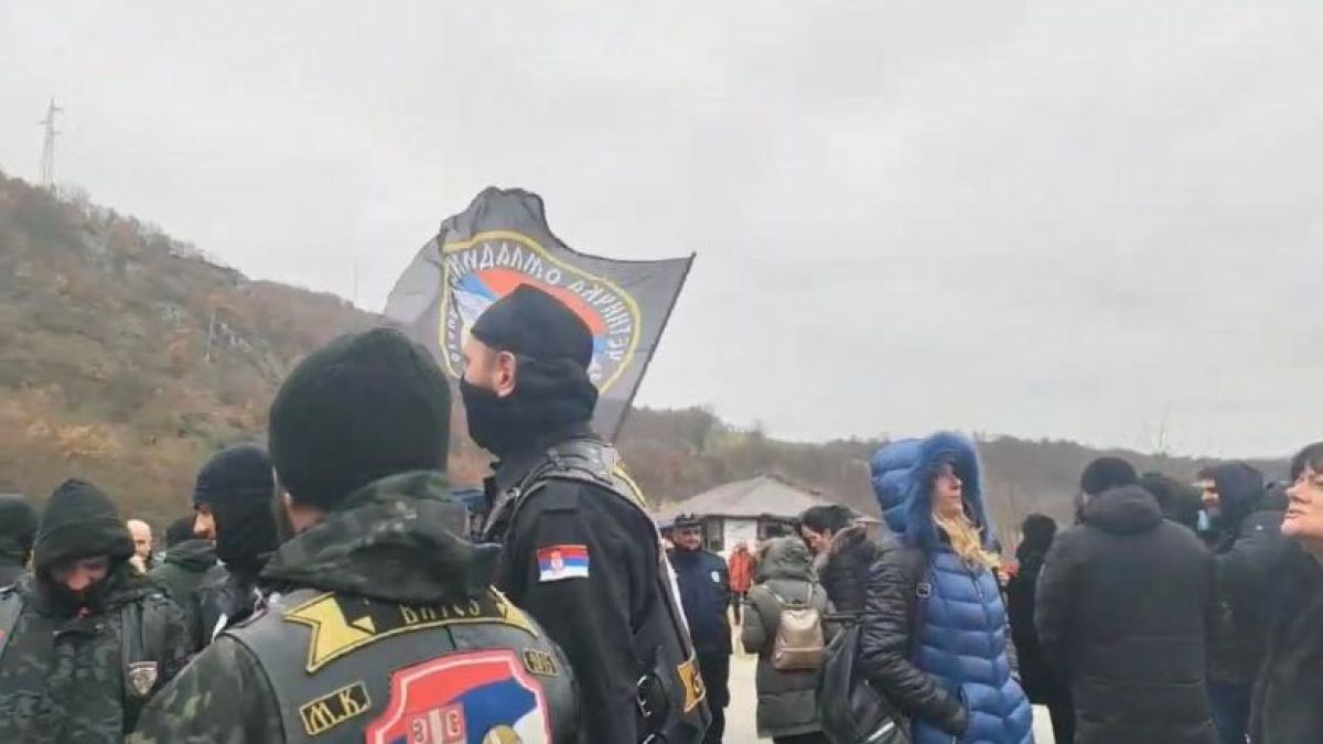 В Северно Косово стана напечено! Нощните вълци на Путин пристигнаха на барикадите ВИДЕО 