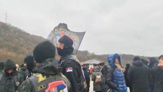 В Северно Косово стана напечено! Нощните вълци на Путин пристигнаха на барикадите ВИДЕО 