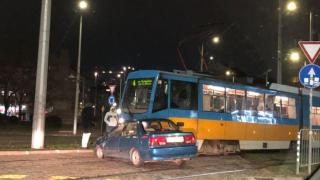 Жестока катастрофа по тъмно в София, челно се удариха... СНИМКИ
