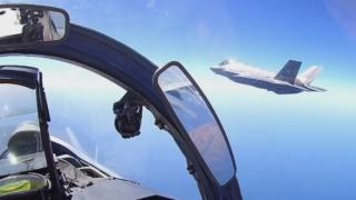 ВИДЕО запечата как руски Су-27П прехваща изтребител F-35 над Балтийско море