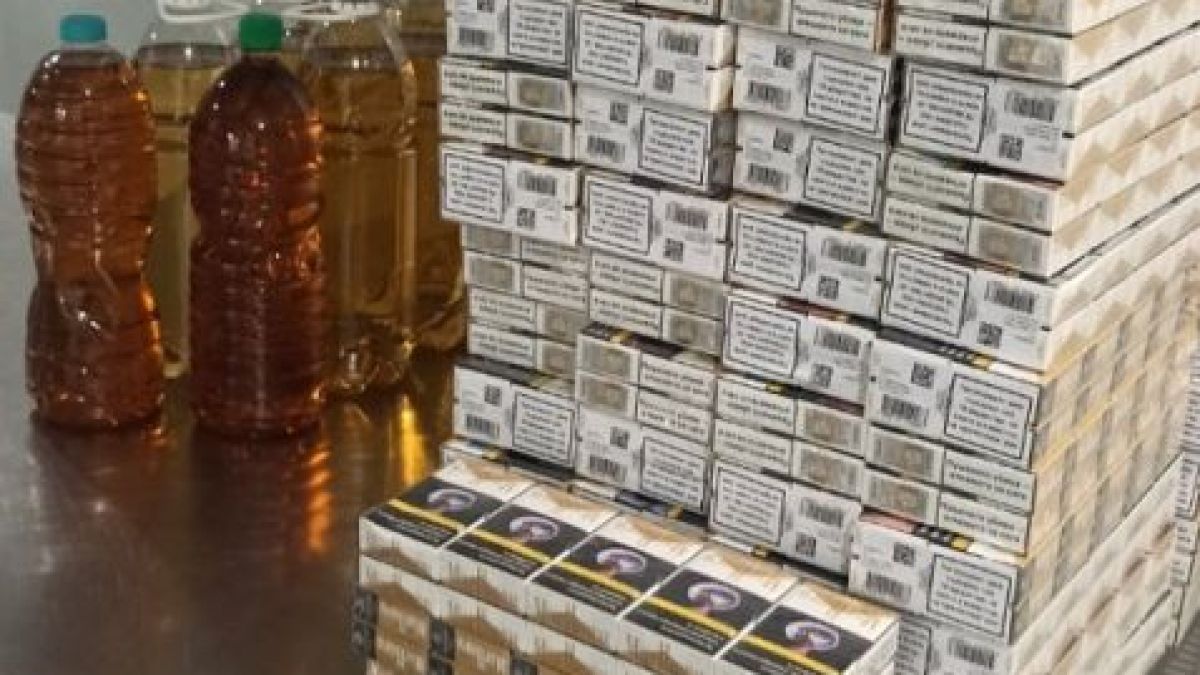 Нашенец стегна куфарите за Лондон, но митничарите го провериха на летище Варна и... СНИМКИ