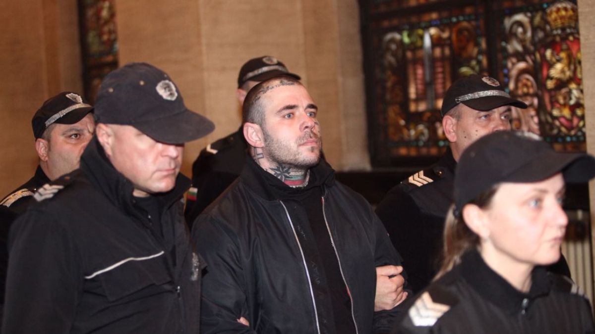 Полицайката Симона се появи в съда, неузнаваема е СНИМКИ 