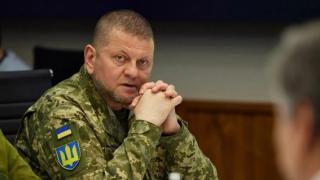Напрежение между Зеленски и Залужни, главнокомандващия настоява президентът да подпише този военен закон! 