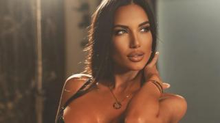 Ето кои са най-горещите български MILF-ки СНИМКИ 18+