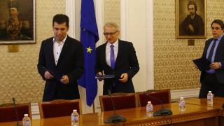 Политолози обявиха краха на втория мандат, оцениха шансовете на Ива Митева и НДСВ на новите избори