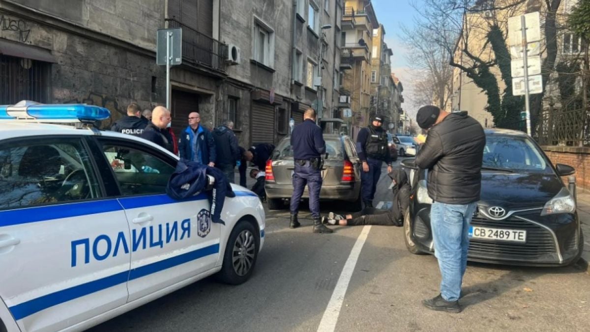Гонка и зрелищен арест на двама братя до дома на Божков в София СНИМКИ