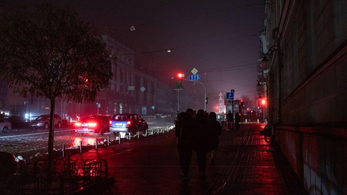 Сутрешна сводка: Sky News показа потресаващи СНИМКИ на Киев преди и след ракетните удари, зрелищна атака със запалителни боеприпаси в Донбас ВИДЕО