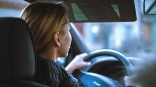 Простотия до шия: Пияна шофьорка открадна кола и се надъни в патрулка след гонка