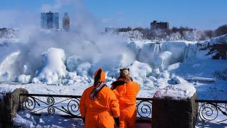 Ниагарският водопад замръзна, а над него се разкри чудна гледка ВИДЕО