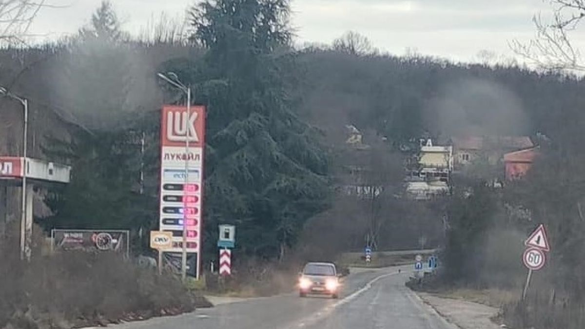 Джигит изправи косите на шофьорите с безумна изцепка на натоварен участък край Враца