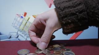 Икономист: Оглеждайте се за инвестиции, парите се топят