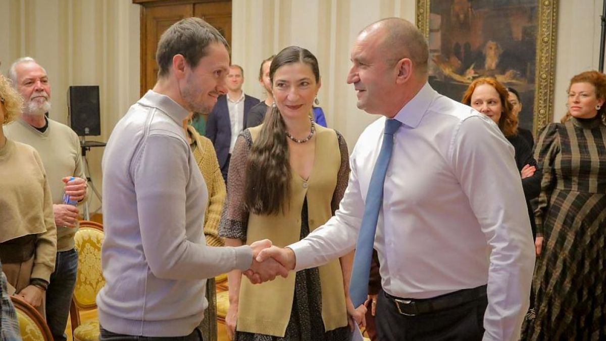 Актьорите от Народния театър на среща с президента, отправиха призив