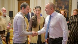 Актьорите от Народния театър на среща с президента, отправиха призив