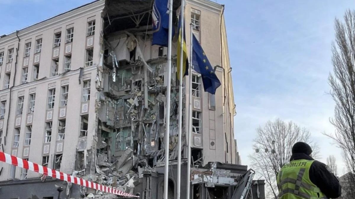 Мощни експлозии разтърсиха Киев, сирени вият в цяла Украйна ВИДЕО 