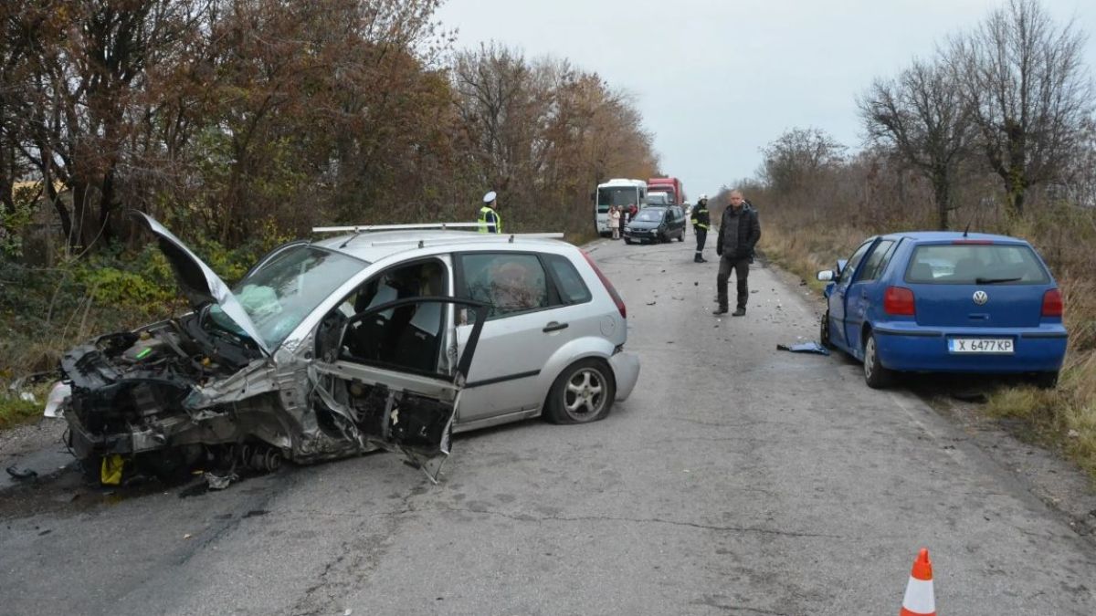 Кървав ужас край Велико Търново, хвърчат линейки