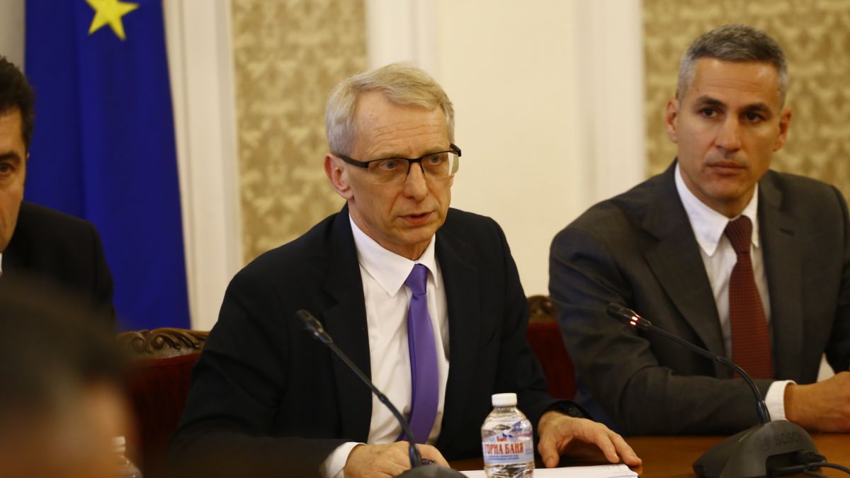 Денков настръхна! Раздаде спешни заповеди 